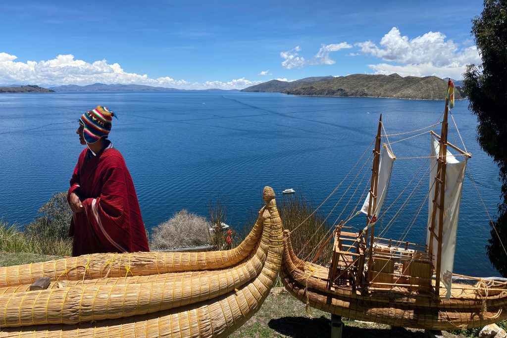 Hombre_Aymara_y_Lago_Titicaca